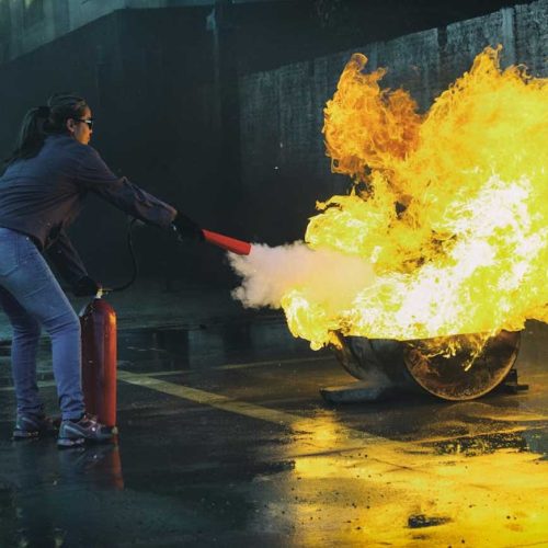 Extintores en casa: ¿Sabes cómo usarlos correctamente?